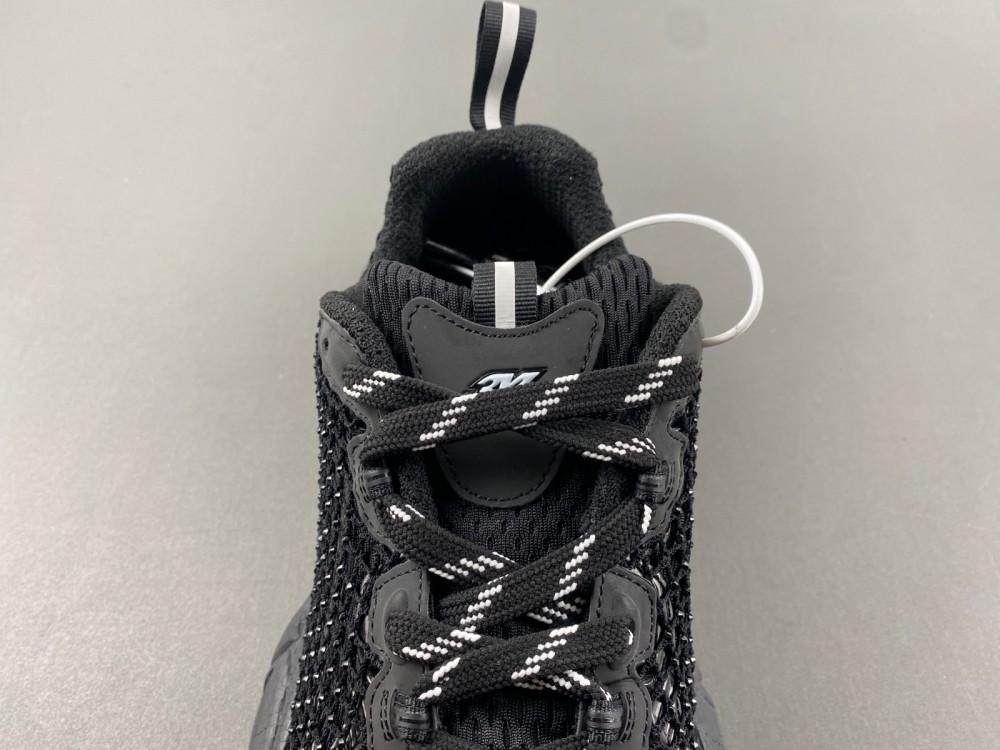 Balenciaga  Phantom Sneaker 788819 W3XFN 0120