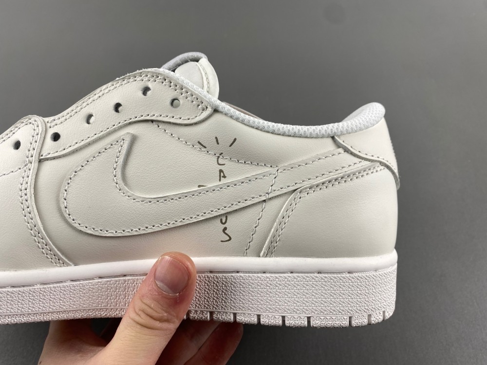 Travis Scott x Air Jordan 1 Low   OG1228-111