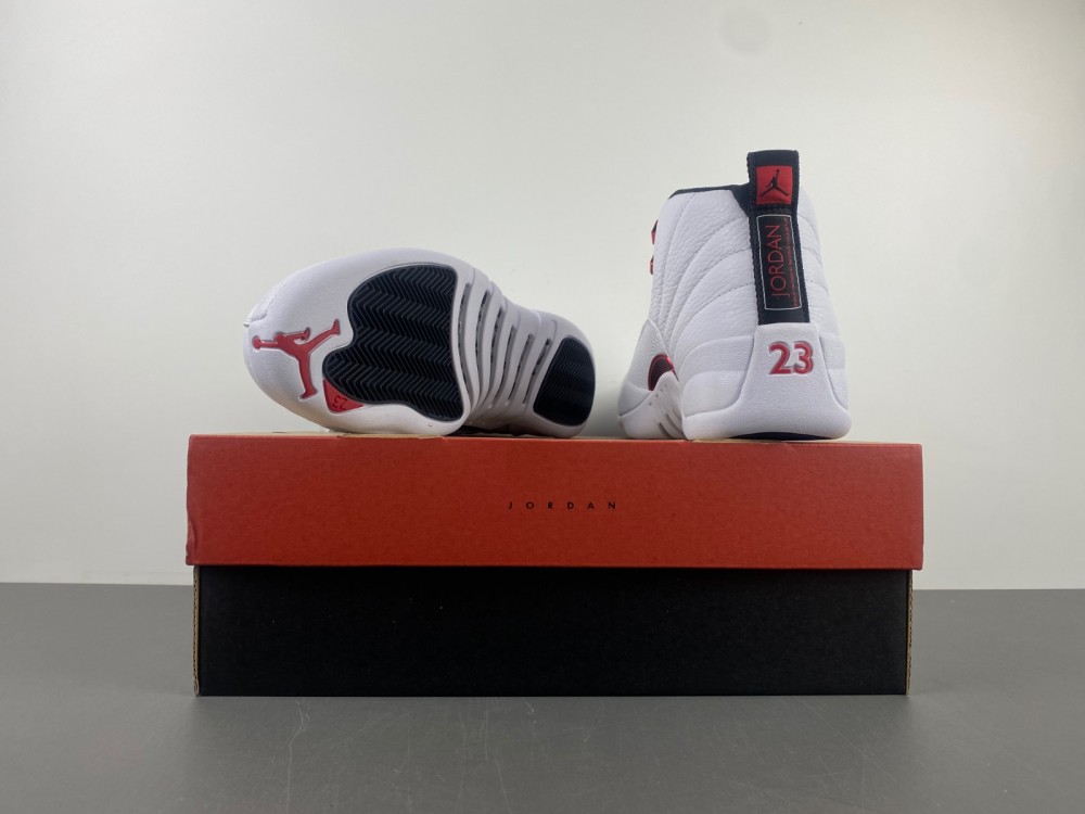 Air Jordan  CT8013-106
