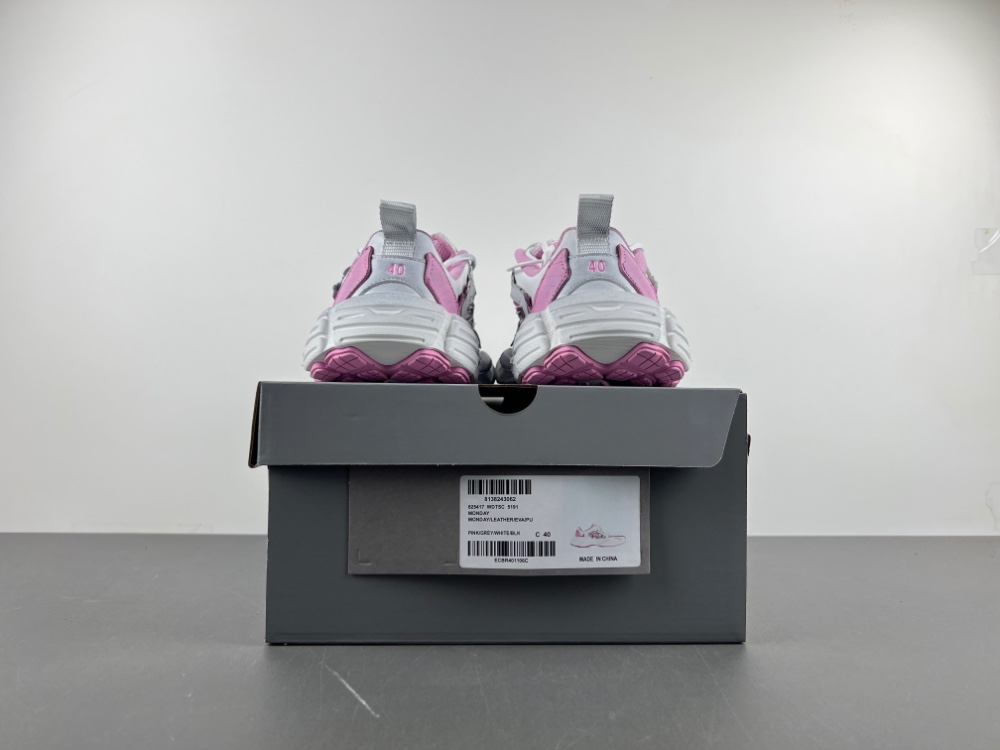 Balenciaga16  MONDAY  825418 WDWTS 5191