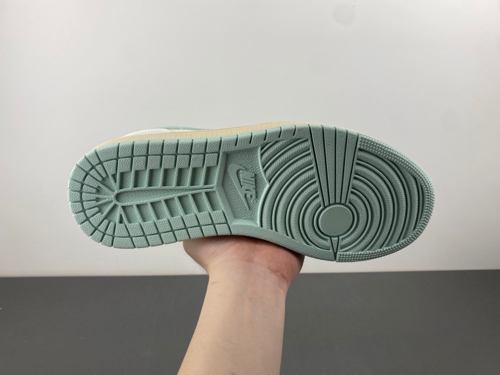 Air Jordan 1 Low  DC0774-134