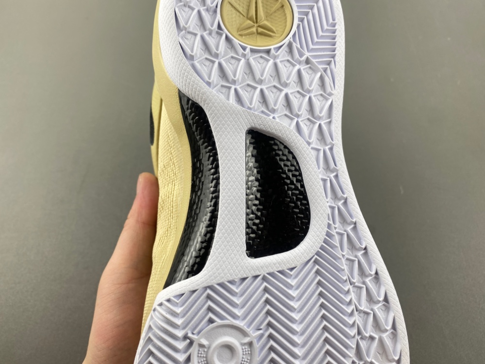 Nike Kobe 8 Protro “Champagne Gold” HM6469-701