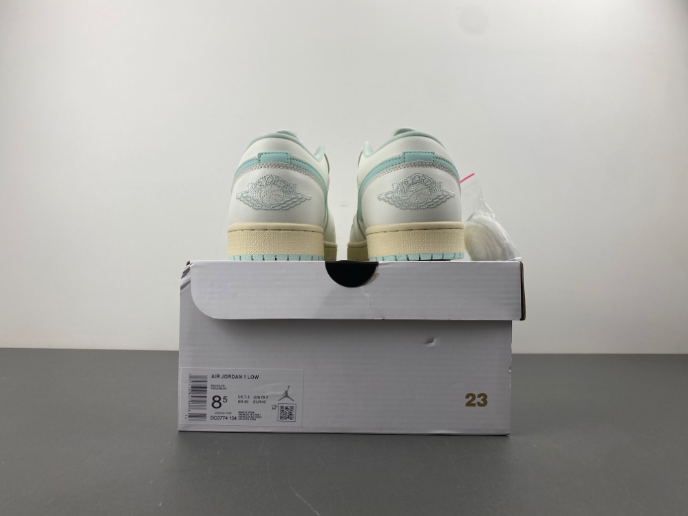 Air Jordan 1 Low  DC0774-134