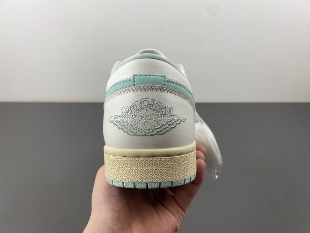 Air Jordan 1 Low  DC0774-134