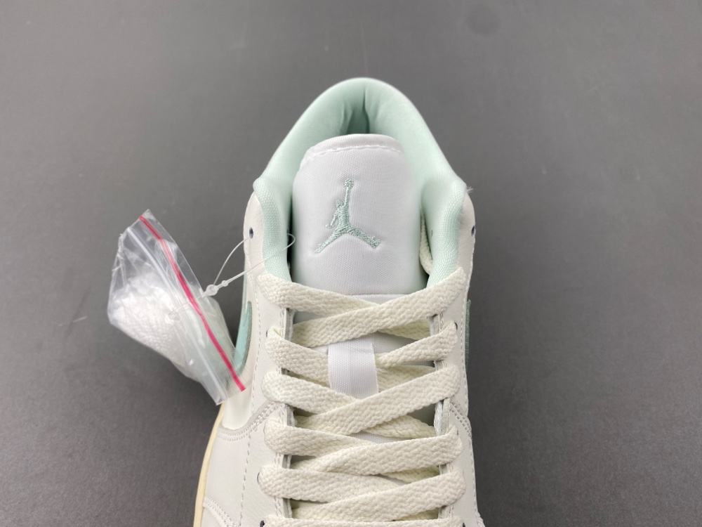 Air Jordan 1 Low  DC0774-134