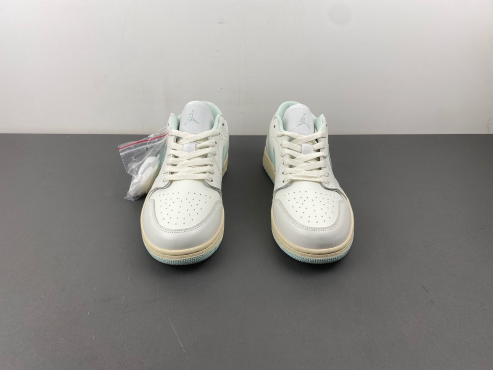 Air Jordan 1 Low  DC0774-134