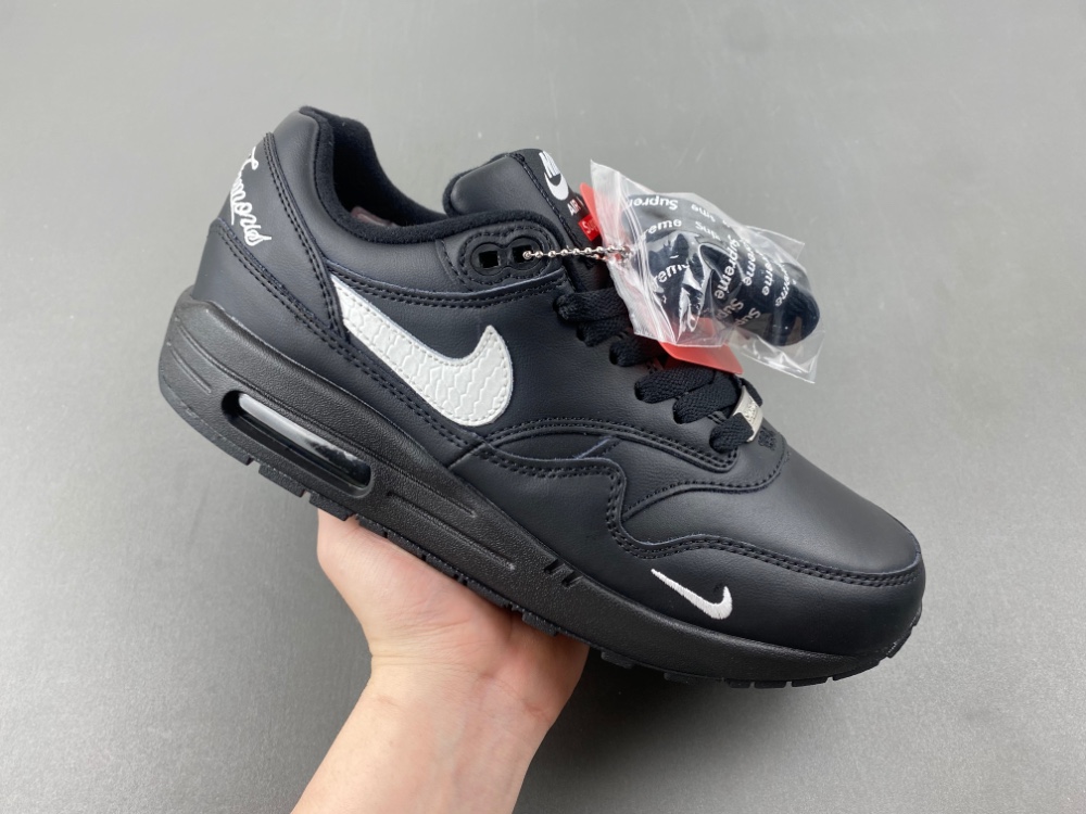Supreme x Air Max 1 