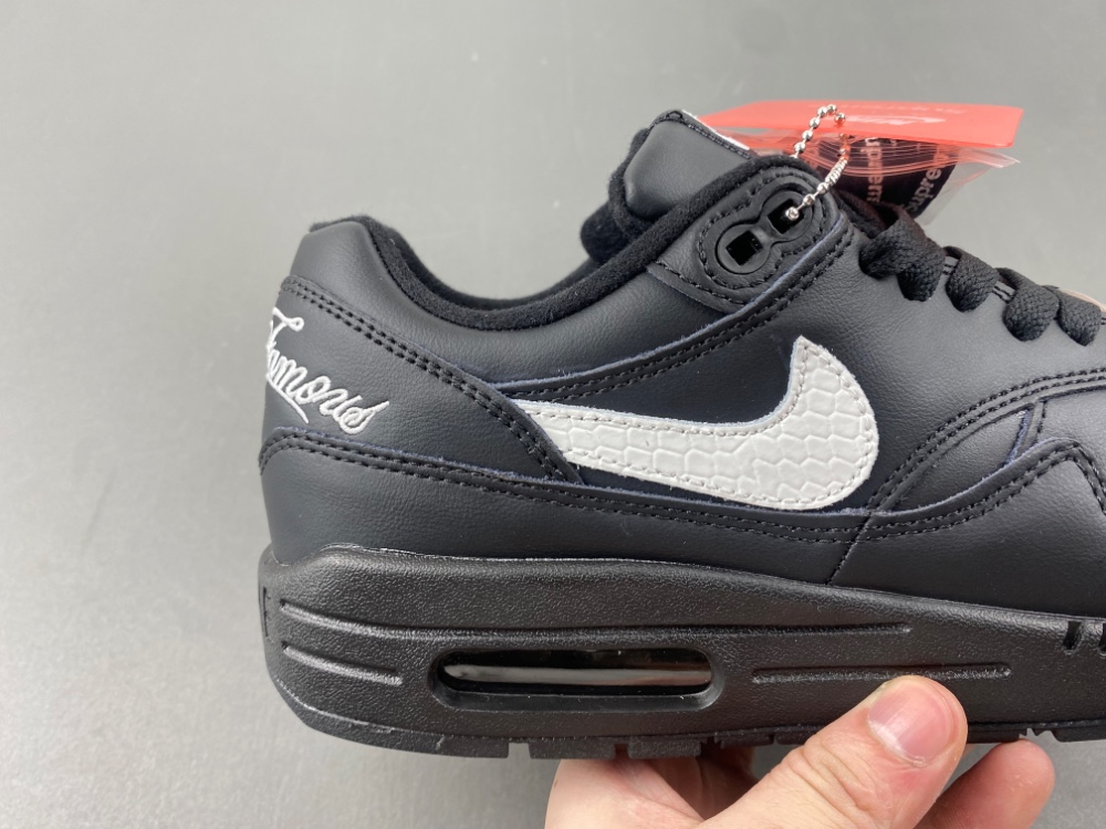 Supreme x Air Max 1 