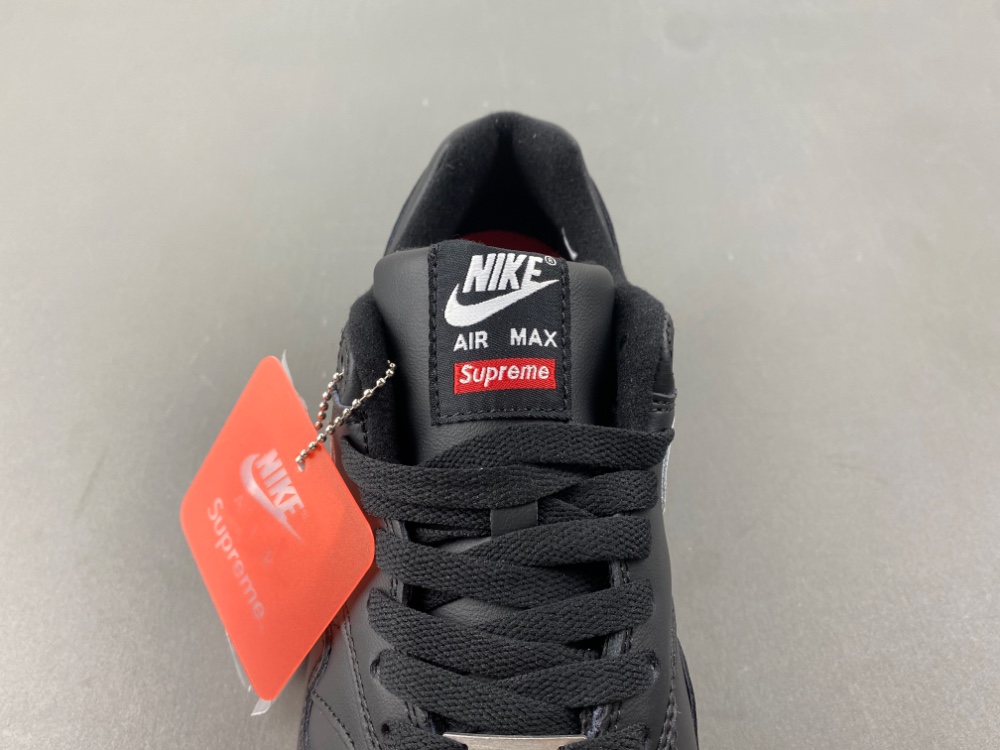 Supreme x Air Max 1 