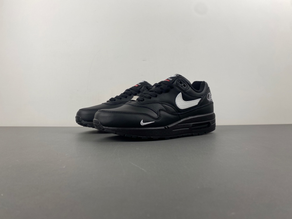 Supreme x Air Max 1 