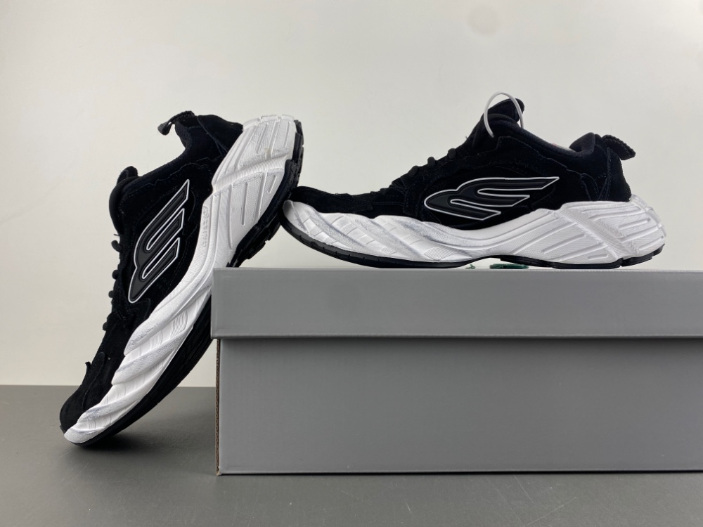 Balenciaga16 MONDAY  825418 WMNSS 1000