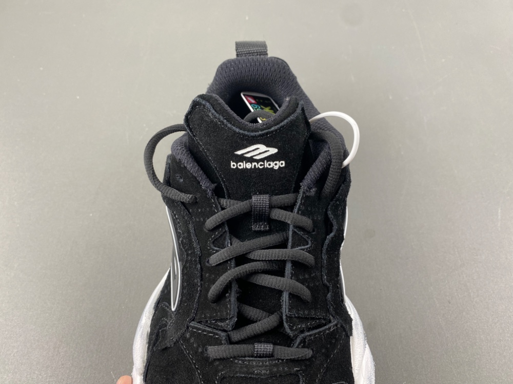 Balenciaga16 MONDAY  825418 WMNSS 1000