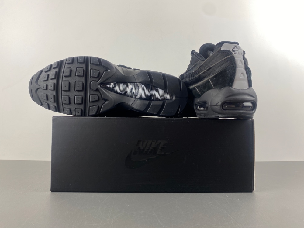 Comme des Garçons x Air Max 95 