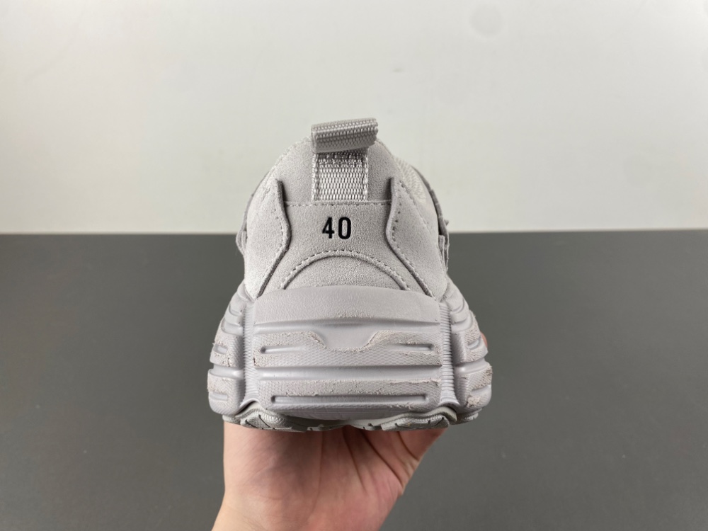 Balenciaga16 MONDAY  825418 WMNSS 1011