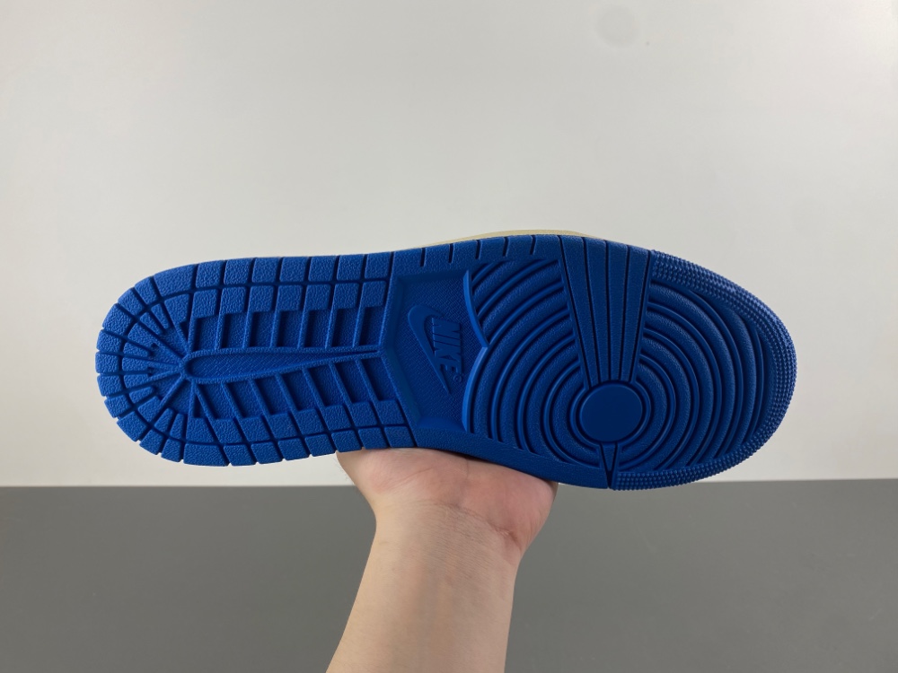 Travis Scott x Fragment x Air Jordan 1 Low OG  DM7866-104