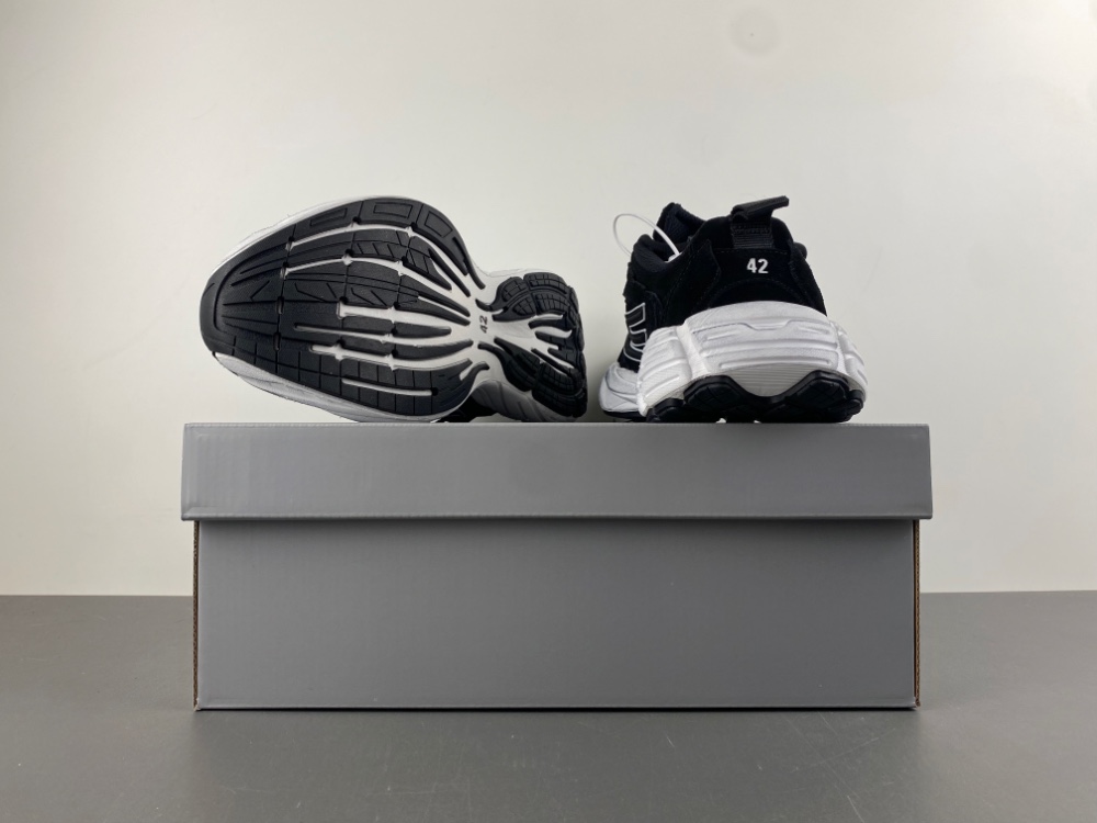 Balenciaga16 MONDAY  825418 WMNSS 1000