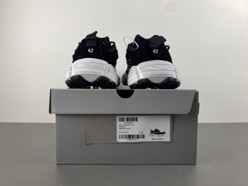 Balenciaga16 MONDAY  825418 WMNSS 1000