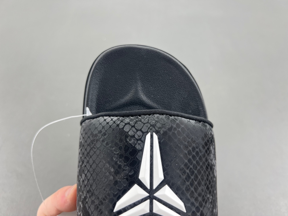 Kobe Offcourt Slide  IF2870-001
