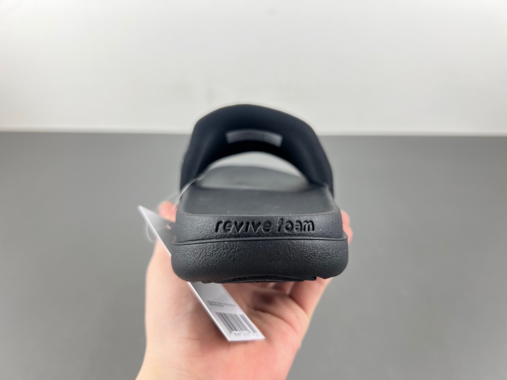 Kobe Offcourt Slide  IF2870-001