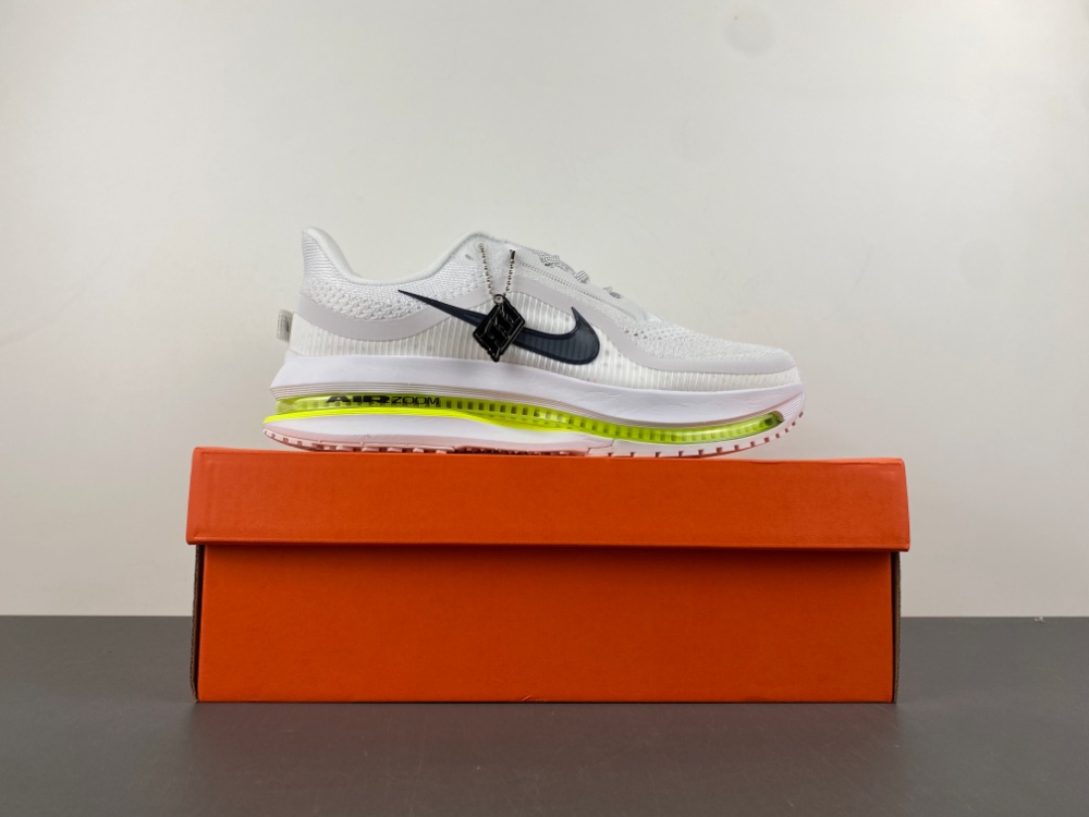 Nike Pegasus Premium   ZoomX  Air Zoom   HQ2592-100