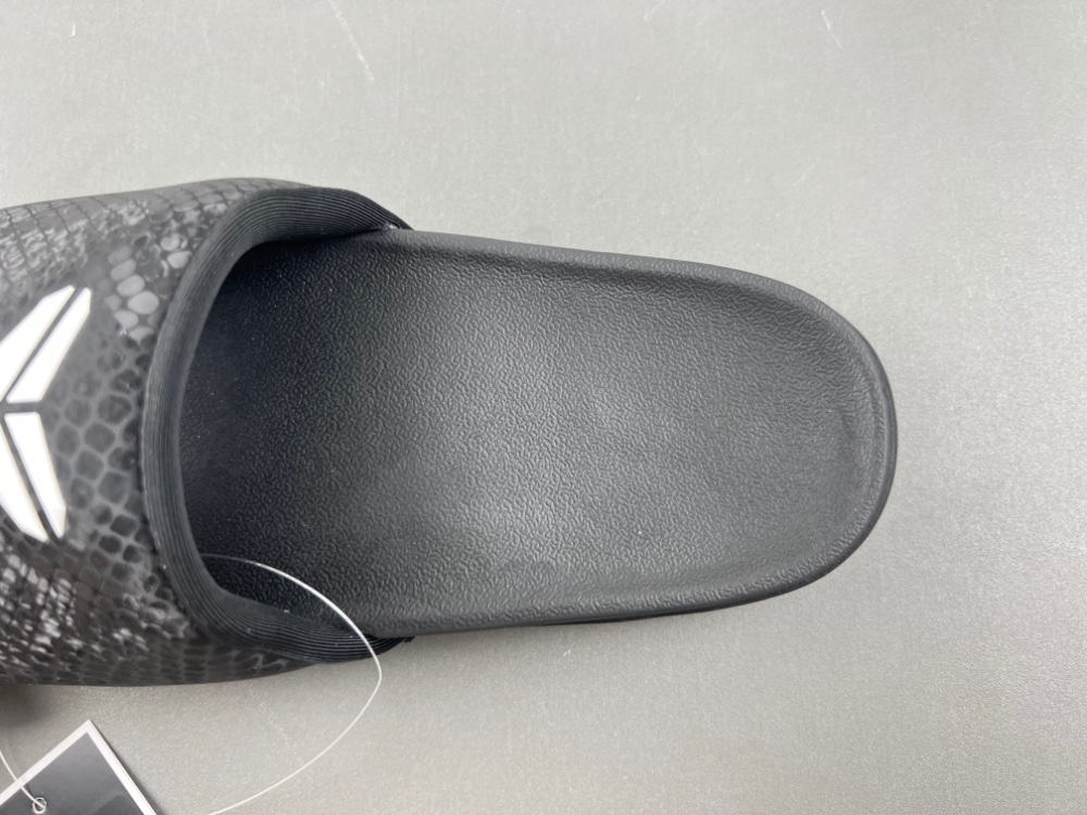 Kobe Offcourt Slide  IF2870-001