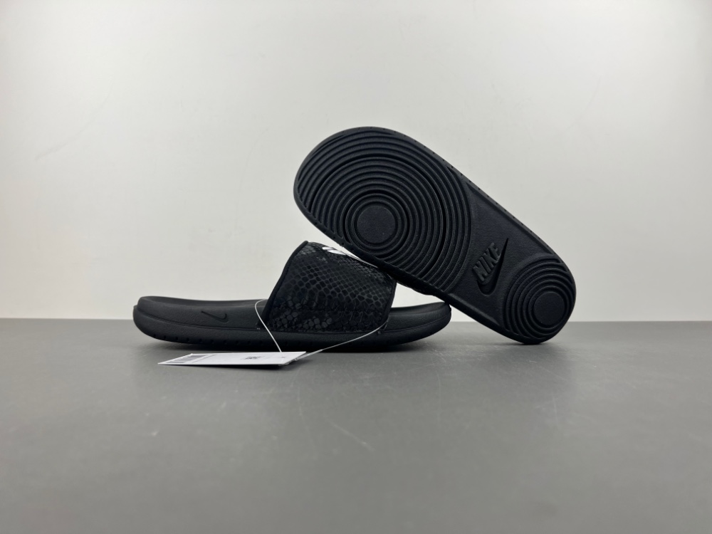 Kobe Offcourt Slide  IF2870-001