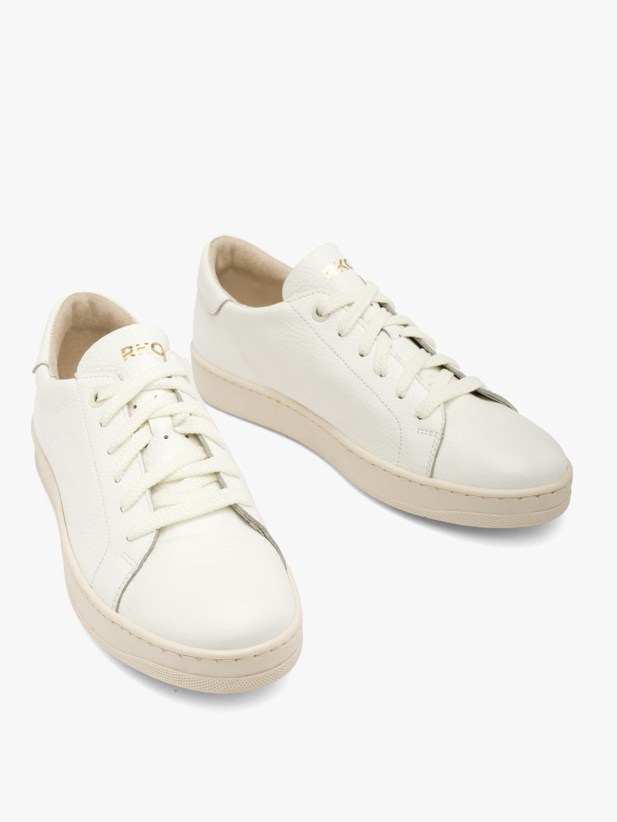 Biae póbuty na kremowym spodzie