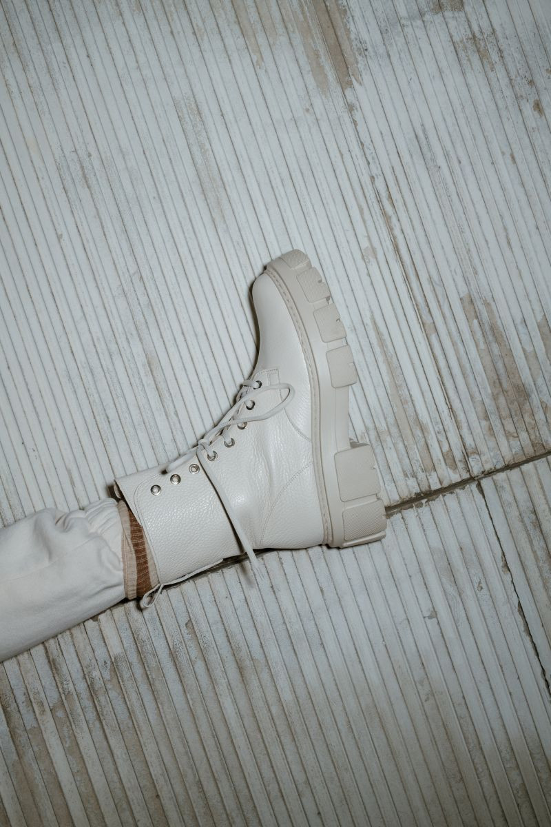 Beowe trzewiki na grubej podeszwie