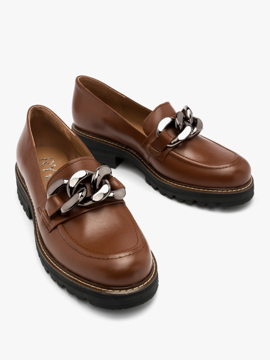 Brzowe mokasyny z ańcuchem