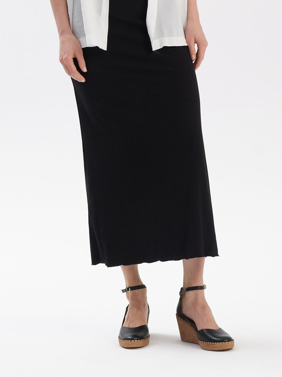 Czarne czóenko z paskiem wokó kostki