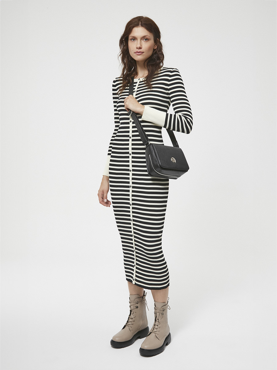 Beowe trzewiki na lekkim spodzie