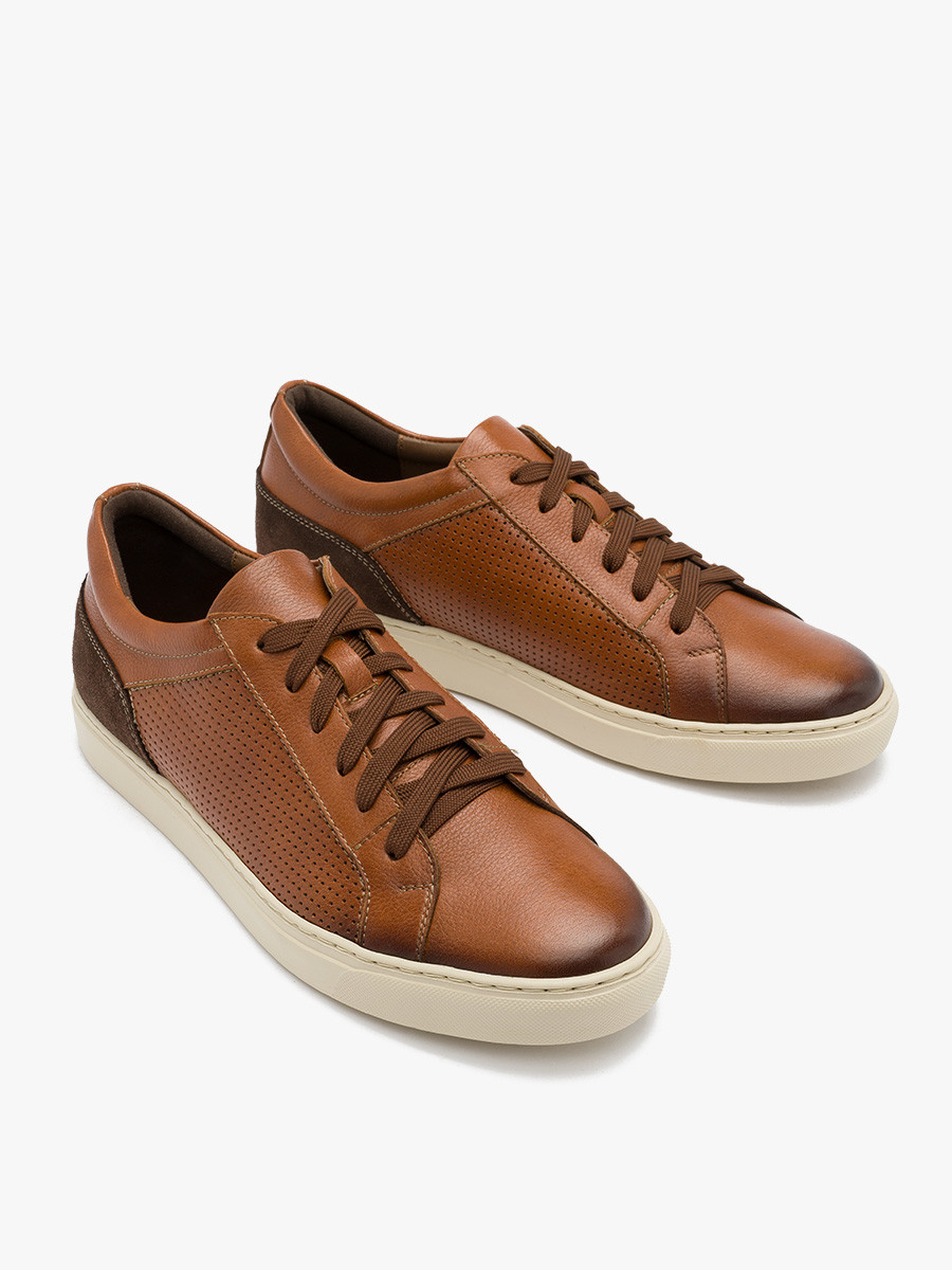 Brzowe póbuty z ozdobn perforacj