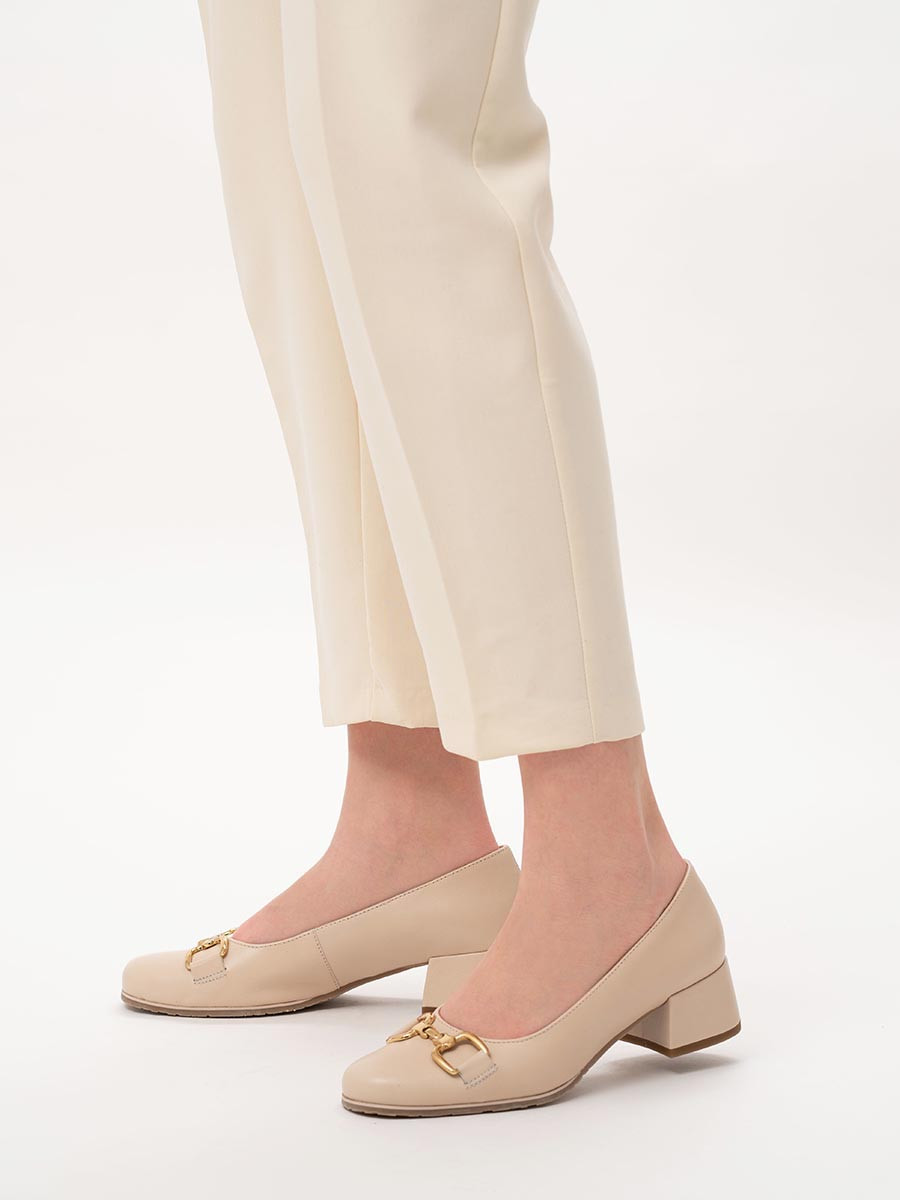 Beowe czóenka ze zot klamr