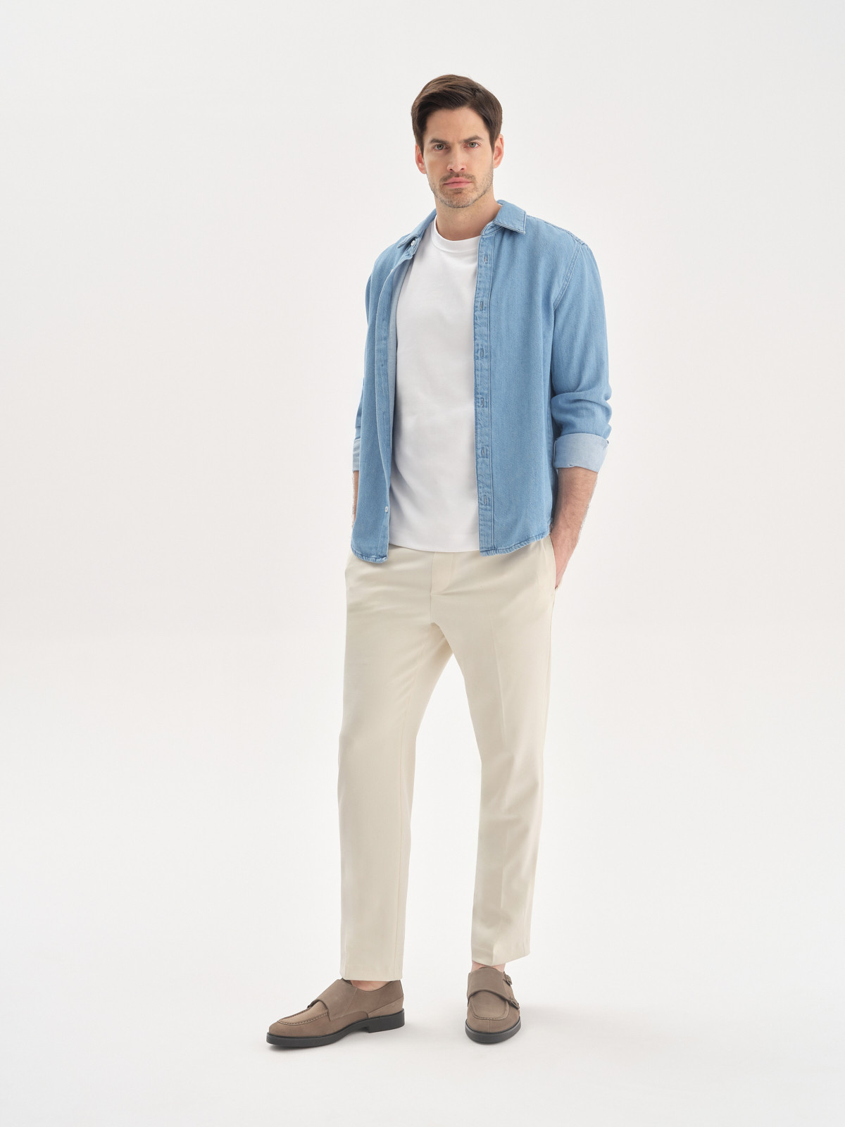 Oliwkowy póbut mski z ozdobnym zapiciem na sprzczki