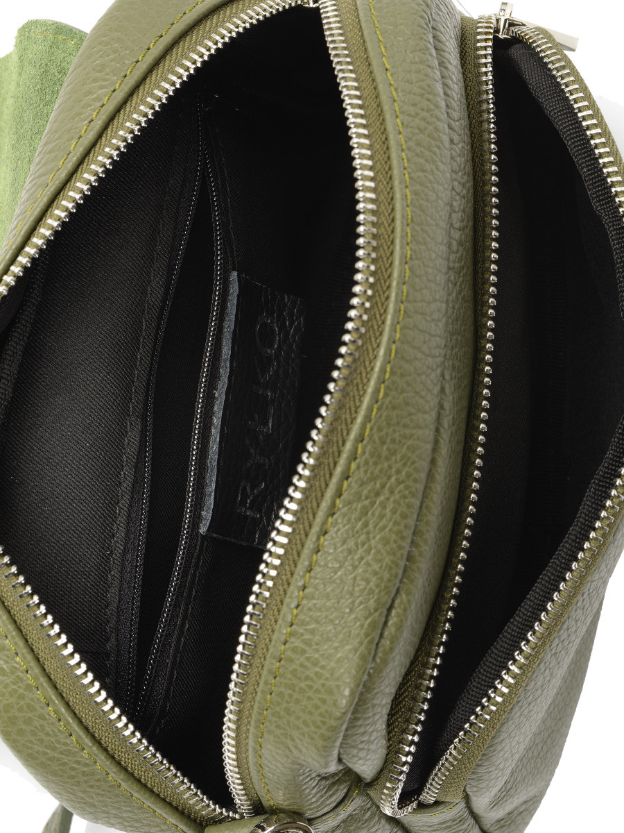 Maa oliwkowa torebka z regulowanym paskiem