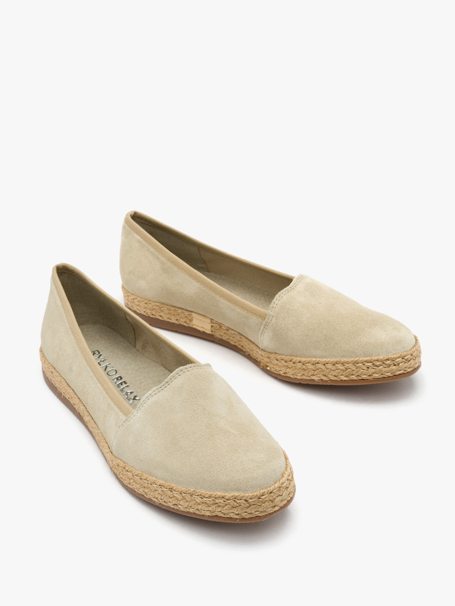 Beowe espadryle z ozdobn cholewk