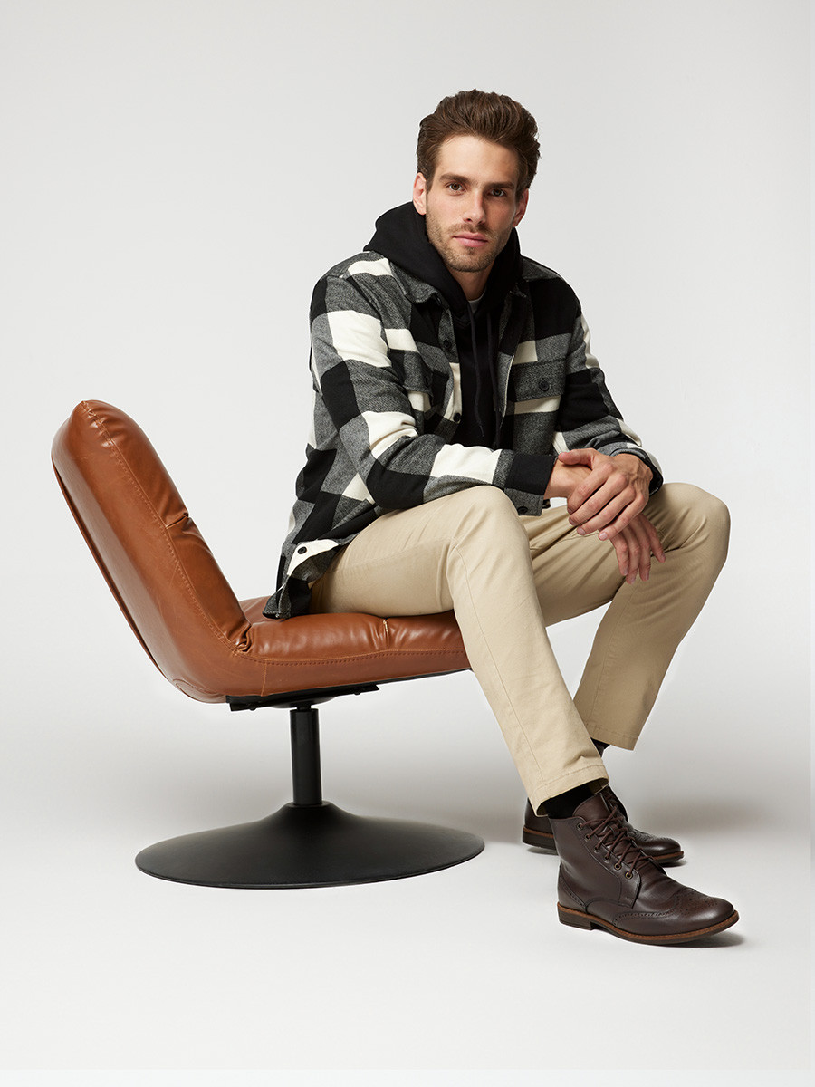 Brzowe trzewiki z ozdobn perforacj na cholewce