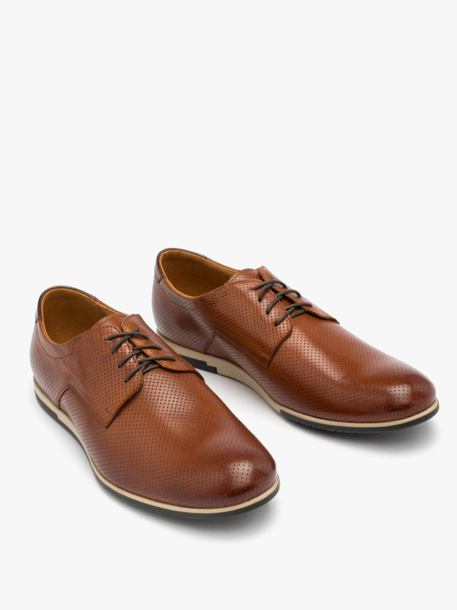 Brzowe póbuty z perforacj na cholewce