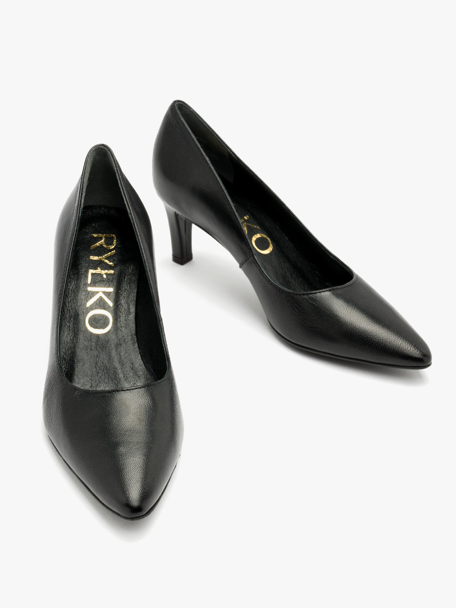 Czarne czóenka na szpilce