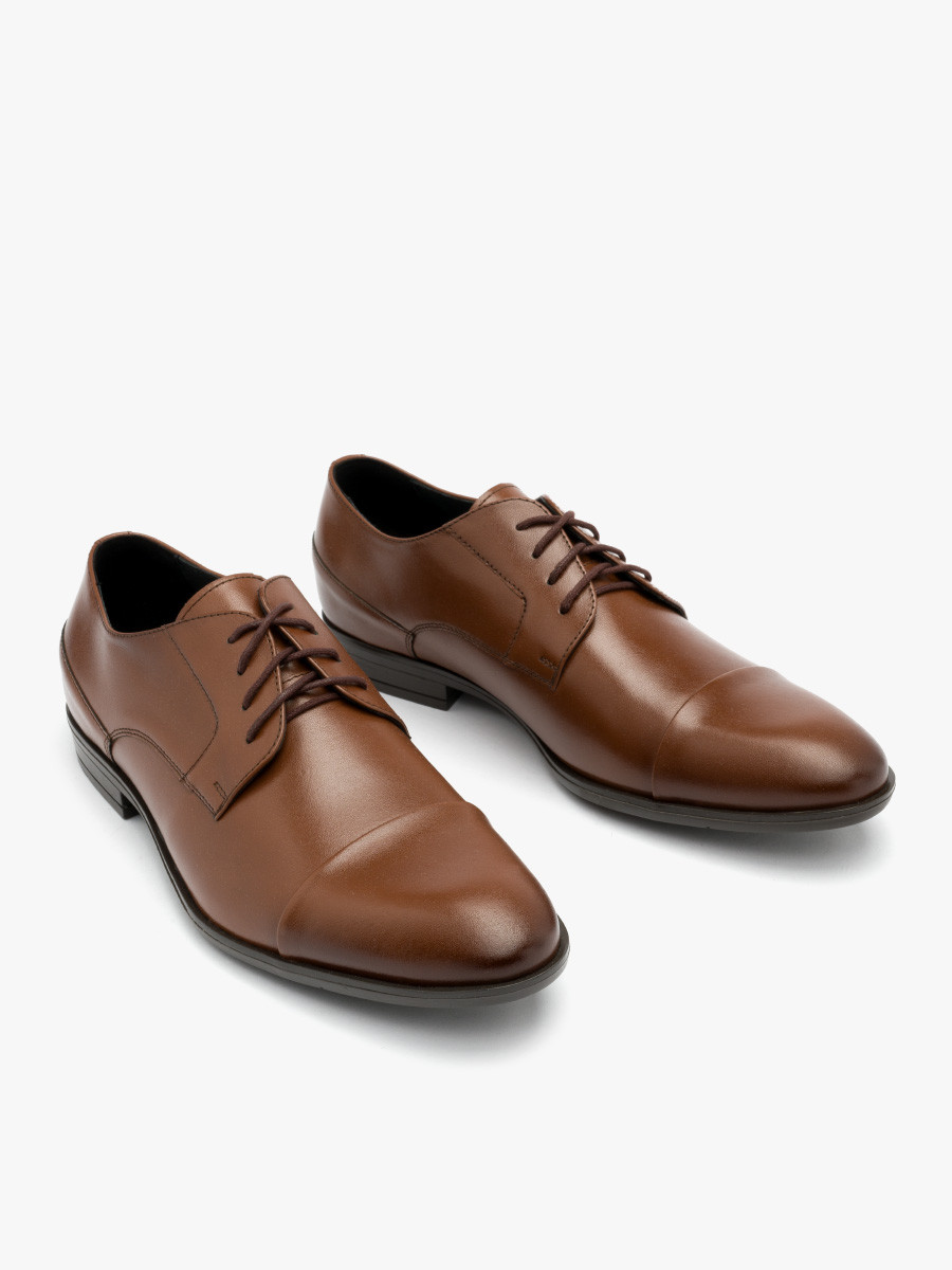 Brzowe póbuty z ozdobnym przeszyciem