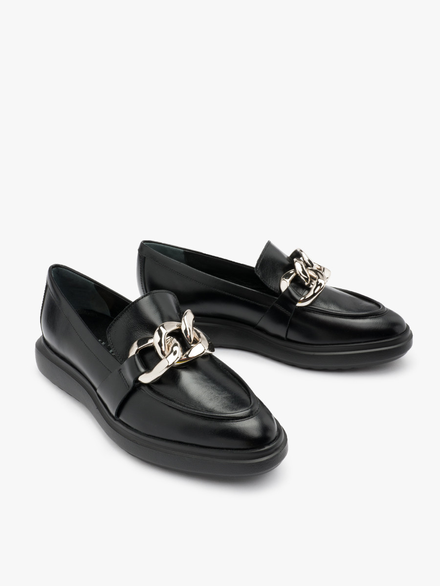 Czarne mokasyny z ańcuchem