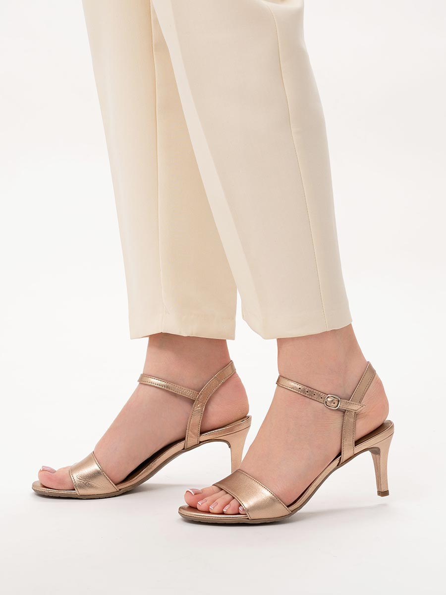 Platynowe sanday na szpilce