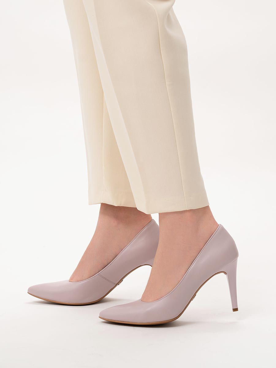 Liliowe czóenka na lakierowanej szpilce