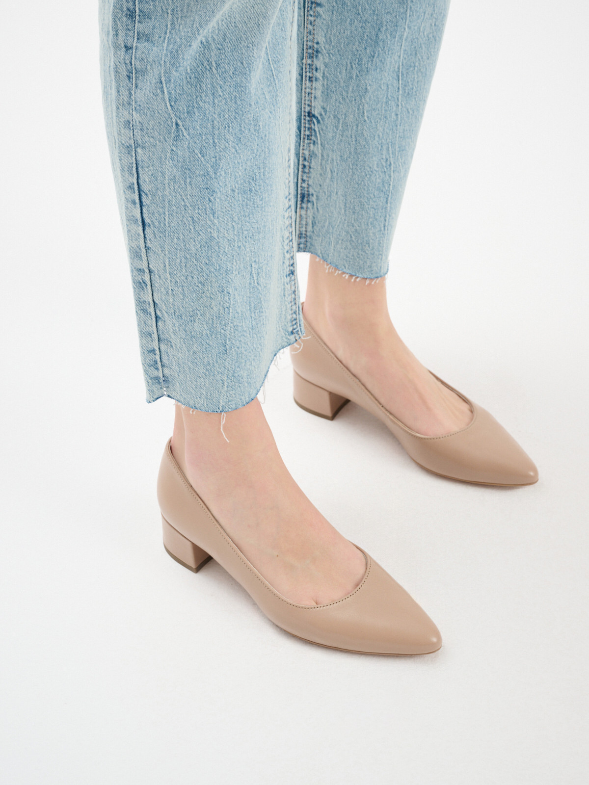 Beowe czóenka na niskim obcasie