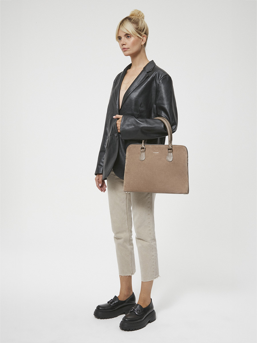 Czarne mokasyny z ozdob na cholewce