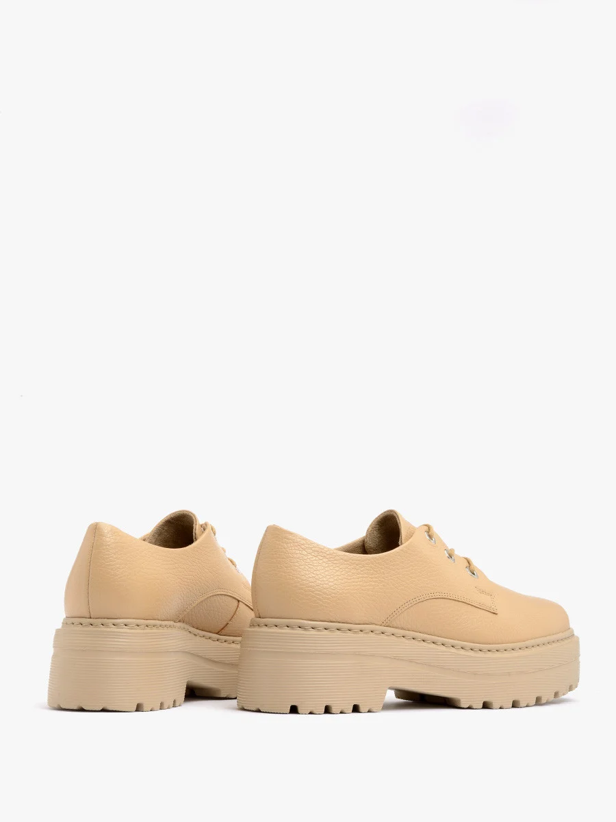 Beowe póbuty na grubej podeszwie