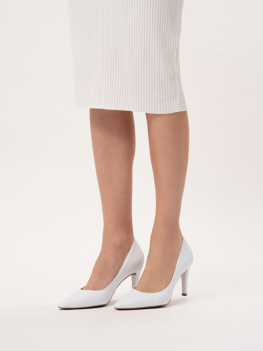 Biae czóenka na szpilce