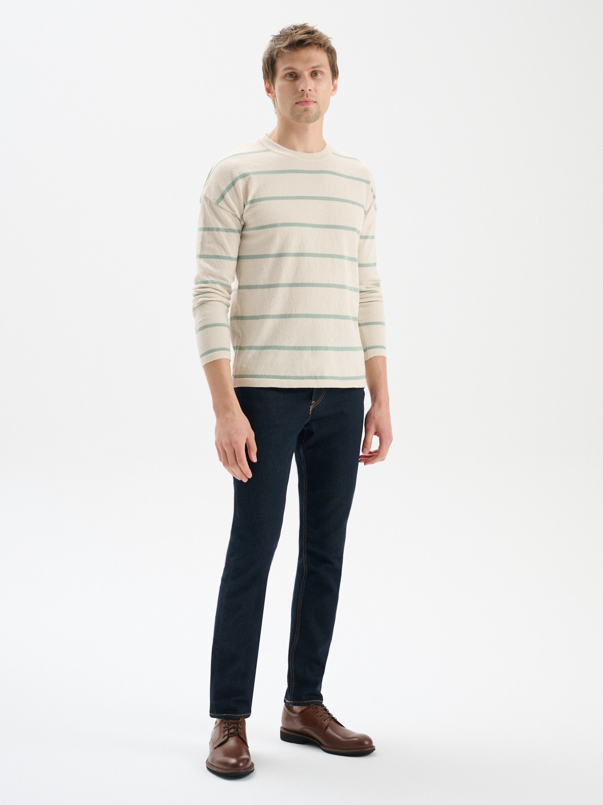 Brzowy póbut mski na lekkim spodzie