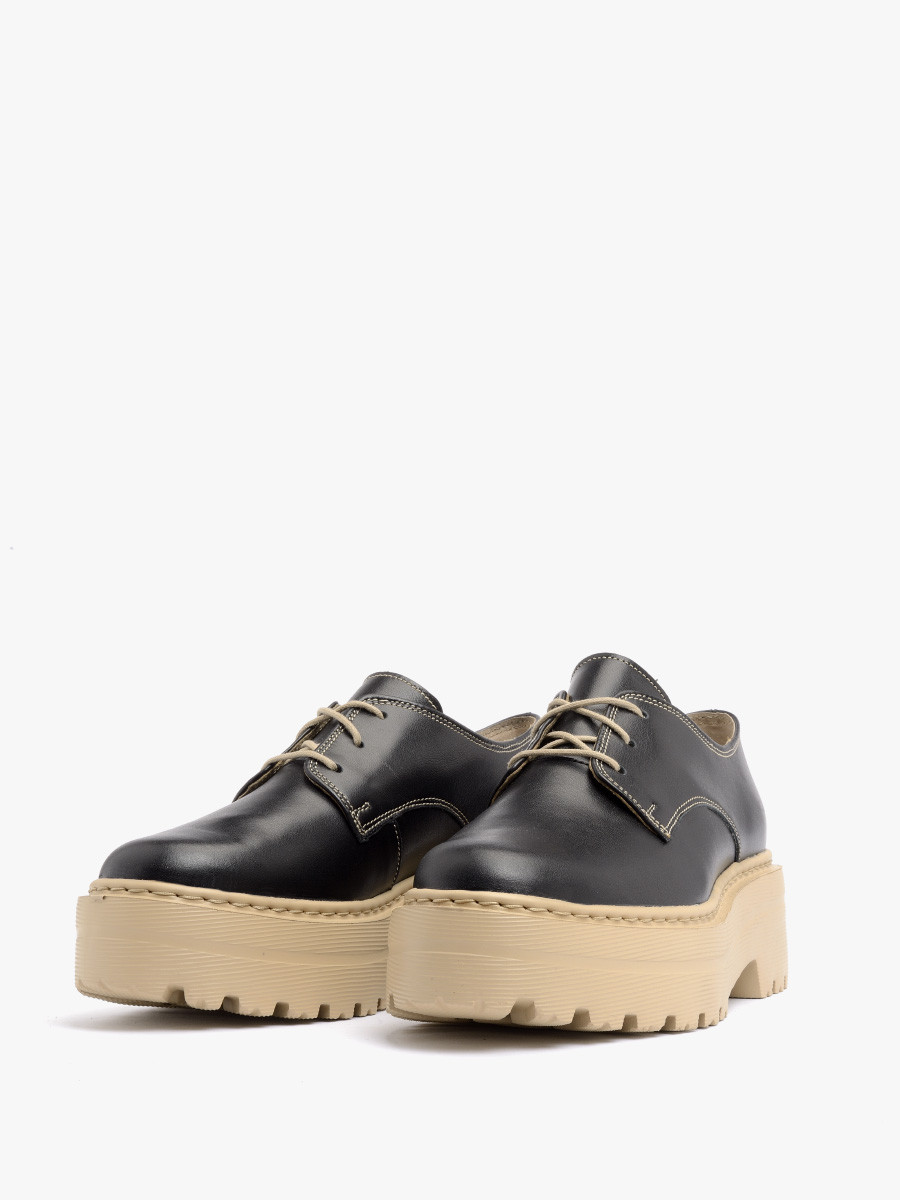 Czarne póbuty na grubej podeszwie