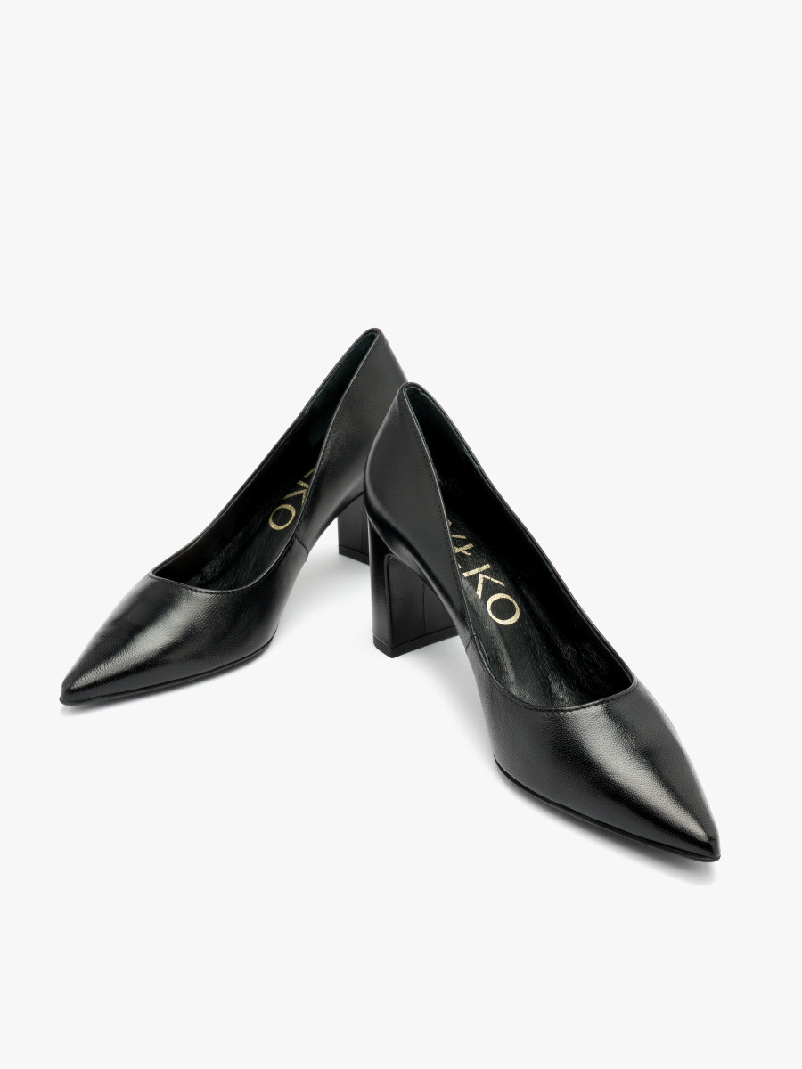 Czarne czóenka na supku